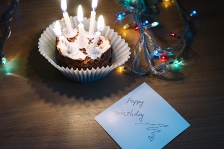 彼氏を誕生日ケーキまで手紙で誘導するサプライズ