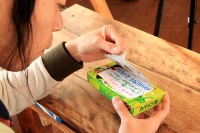 お菓子の箱からメッセージや紙吹雪が出てくるサプライズの作り方サプライズプレゼント工房 サプライズプレゼント工房